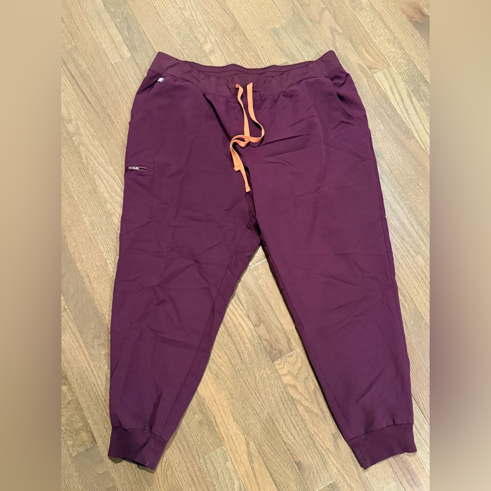 Figs Women’s Maroon Jogger Pants